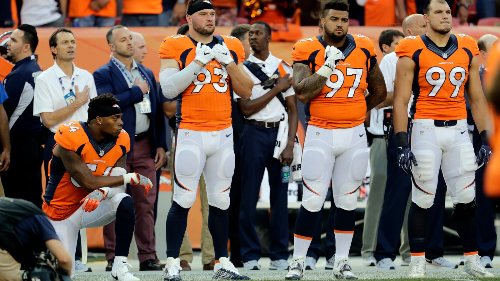 090816-NFL-Denver-Broncos-Brandon-Marshall-kneeling-national-anthem-Panthers-Carolina-PI