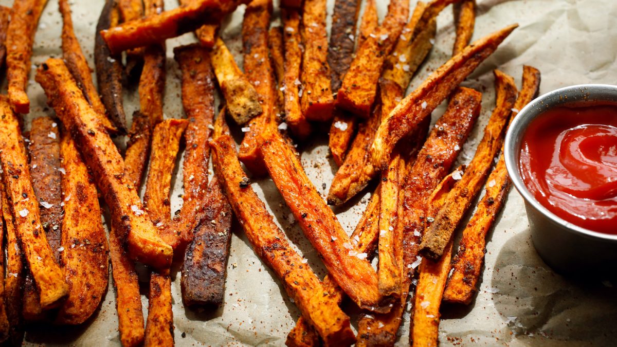 28COOKING-SWEET-POTATO-FRIES1-videoSixteenByNineJumbo1600-1200x675