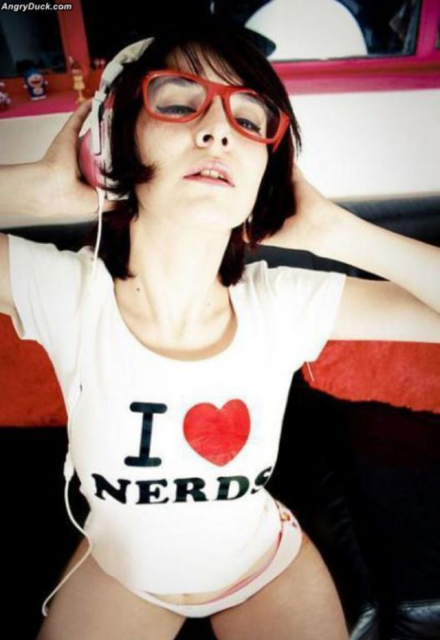 sexy-geeks-i-love_nerds-inspirationsweb-com_
