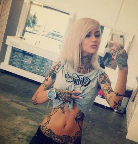 tattooed-girl-selfie