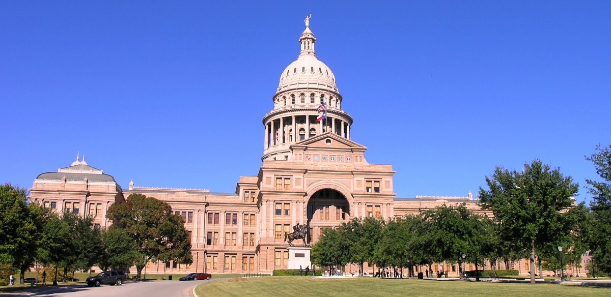 Texas_State_Capitol_building-front_left_front_oblique_view-1200x584