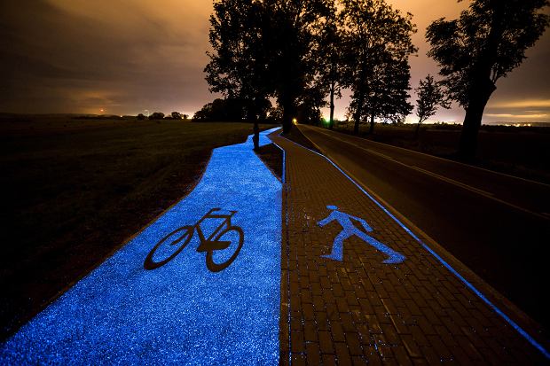 Poland's New Glow-in-the-Dark Bike Lane Is Powered by the Sun