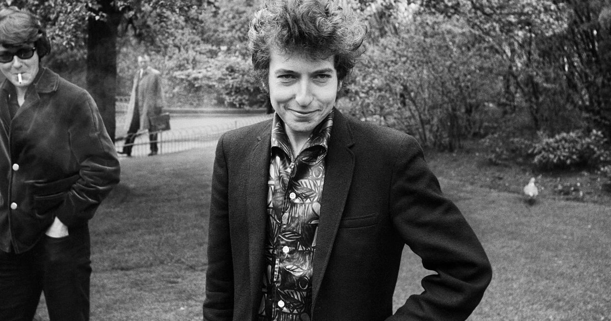 Bob Dylan Becomes First American Since 1993 to Receive the Nobel Prize in Literature
