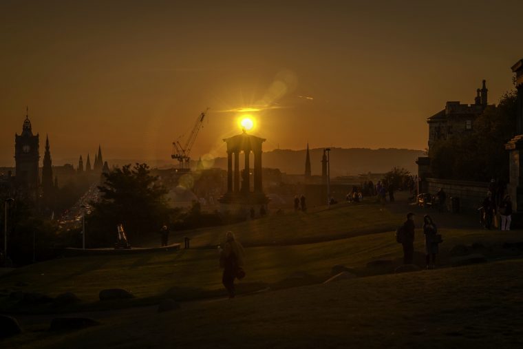 calton-hill-1159551-760x507