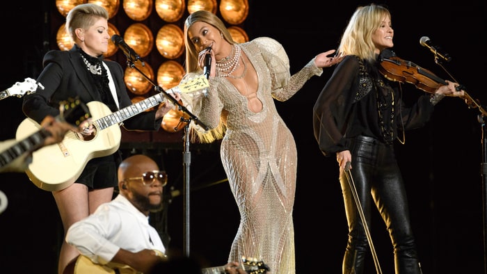 Top 5 Moments from the 2016 CMA Awards