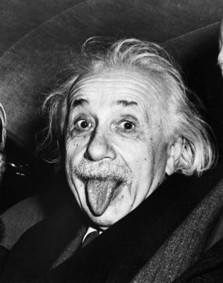 einstein_sticks_his_tongue_1951-316x400