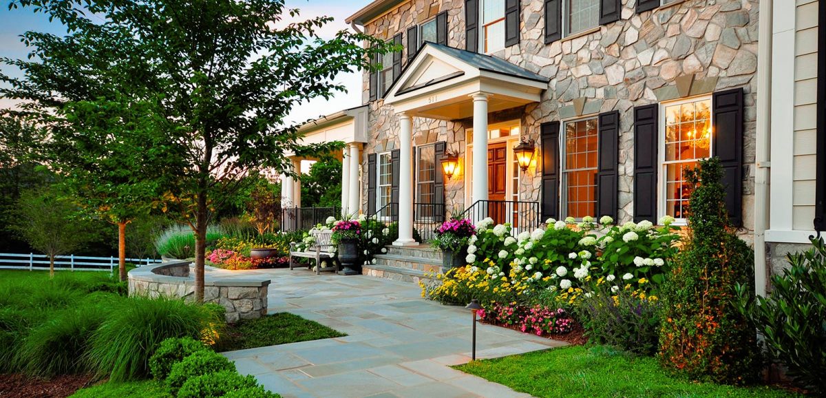 front-yard-flower-beds-1200x578