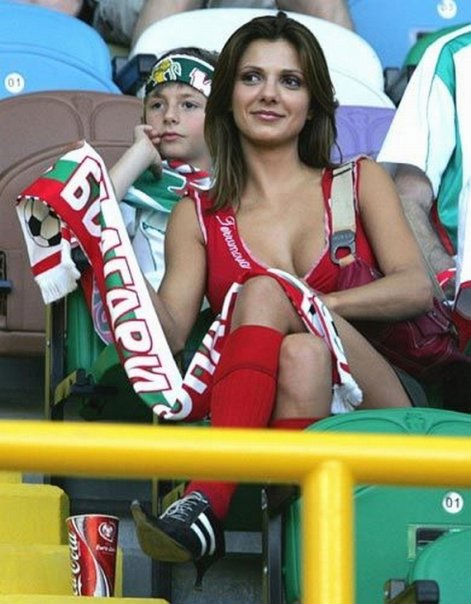 hot-soccer-fans-17