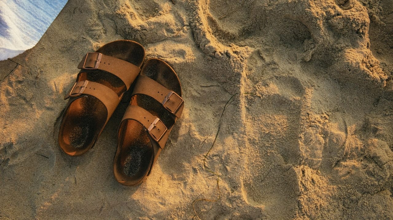5 Reasons Why Sandals Are Better Than Boots During Travel