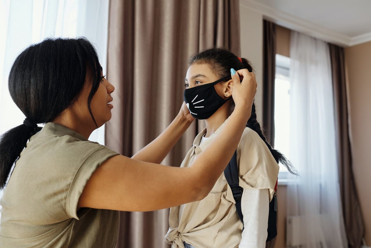 How to Make Your Child Wear a Face Mask Right?