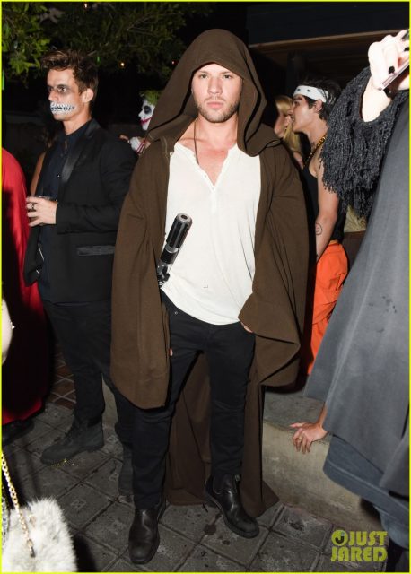 ryan-phillippe-miles-teller-just-jared-halloween-party-01