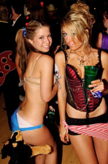 sexy_girls_halloween_costumes_27