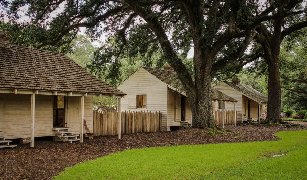 slave-cabins-441396_1920-600x353